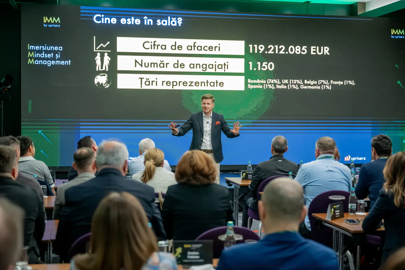 Lorand Soares-Szasz pe scenă la Imersiunea Mindset și Management, Upriserz